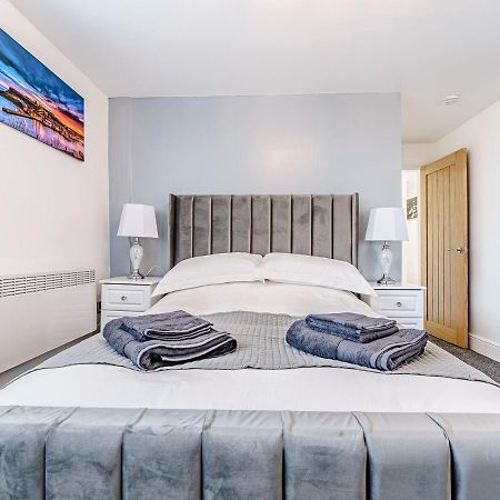 Tower Apartment Whitby Ngoại thất bức ảnh