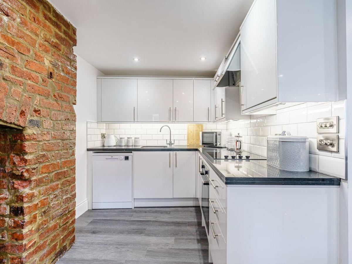 Tower Apartment Whitby Ngoại thất bức ảnh