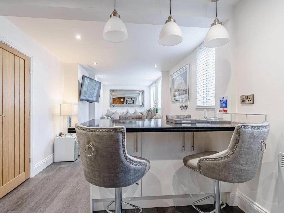 Tower Apartment Whitby Ngoại thất bức ảnh