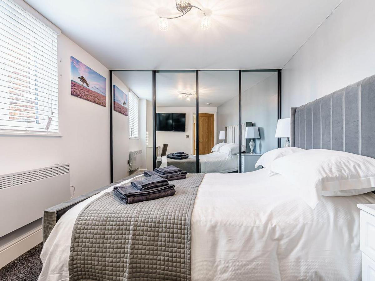 Tower Apartment Whitby Ngoại thất bức ảnh