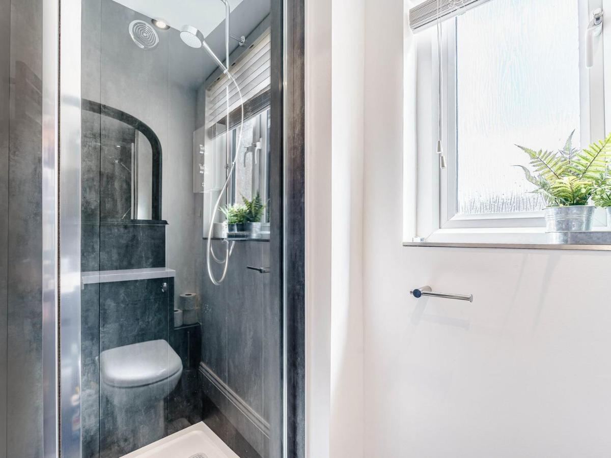 Tower Apartment Whitby Ngoại thất bức ảnh
