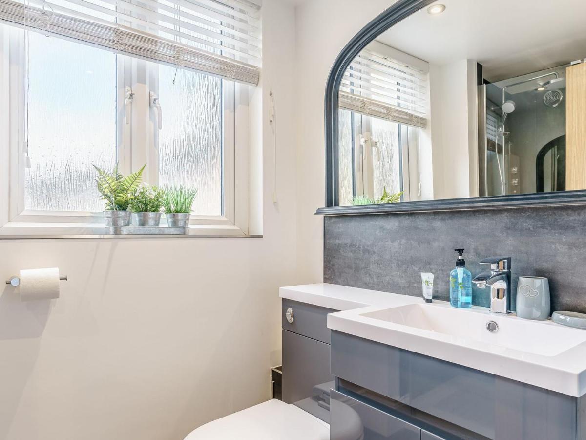 Tower Apartment Whitby Ngoại thất bức ảnh